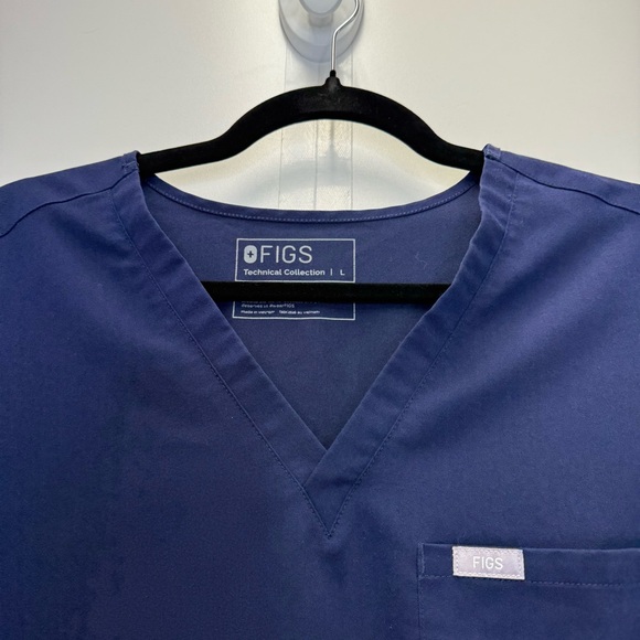 FIGS Catarina One-Pocket Scrub Top Navy - Picture 4 of 9